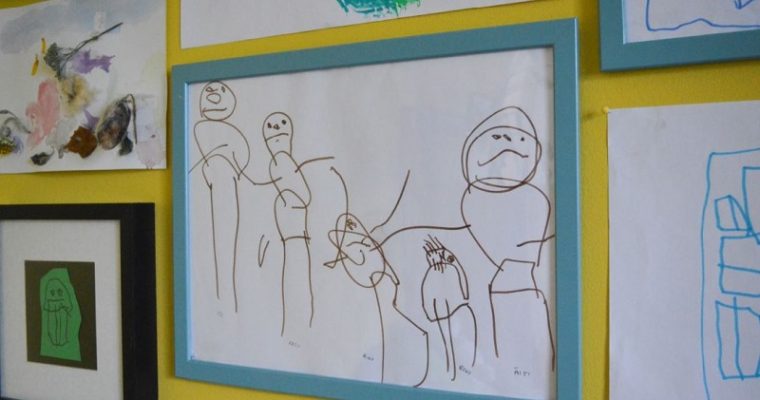 Lastenhuoneen taidenurkkaus